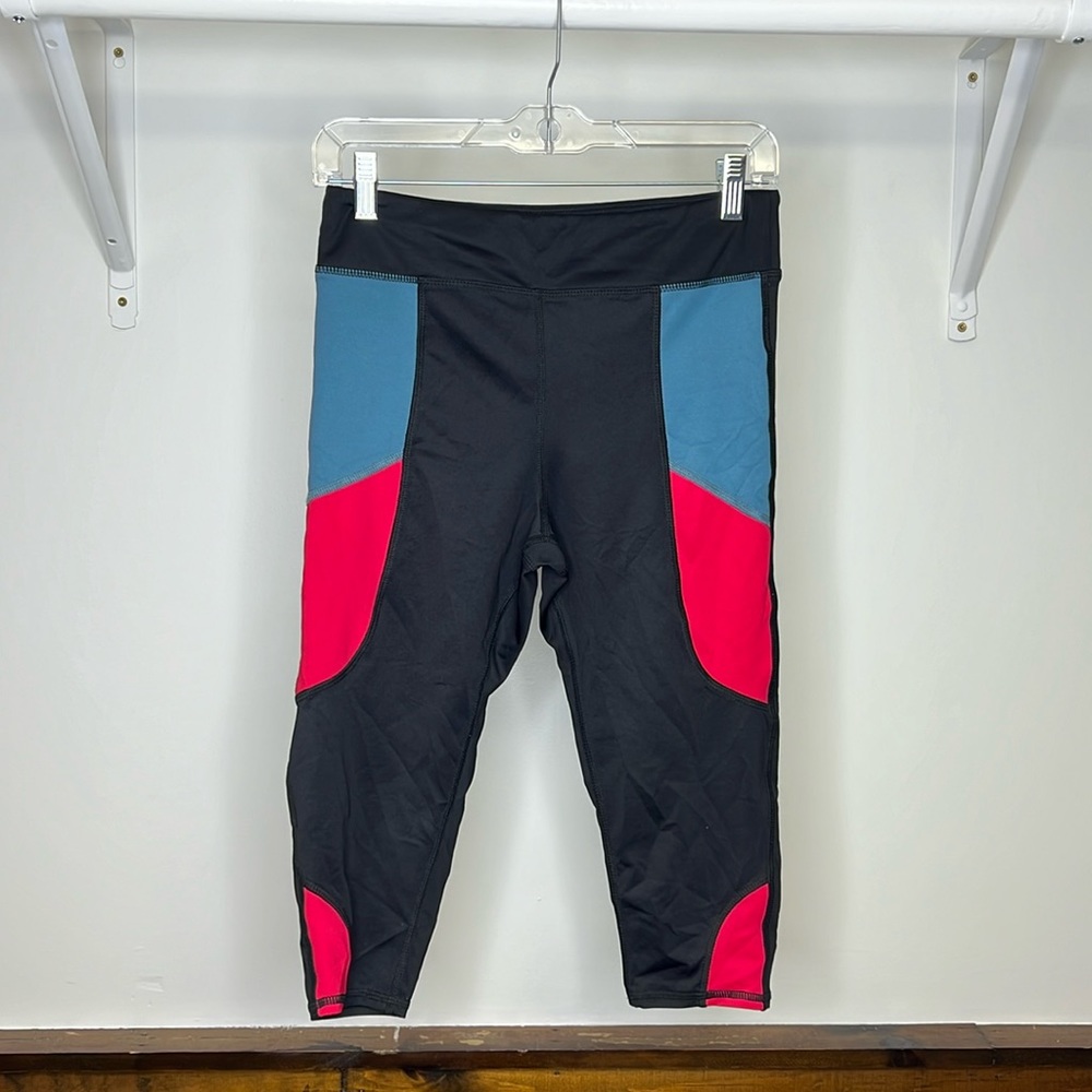 Urban‎ Outfitters Cropped Black Workout Leggings- L